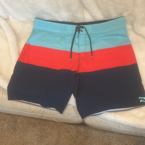 Nwot. Men’s Billabong swim trunks - Picture 1 of 9